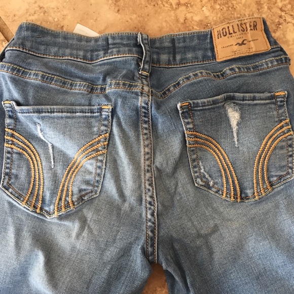 Distressed Hollister jeans - Picture 3 of 5